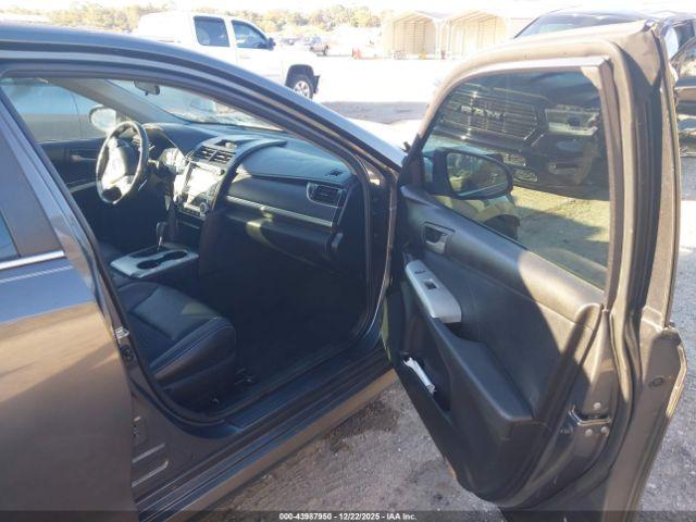 Toyota Camry Se Image 6