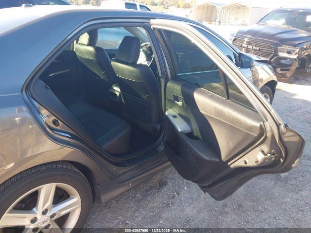 Toyota Camry Se Image 11