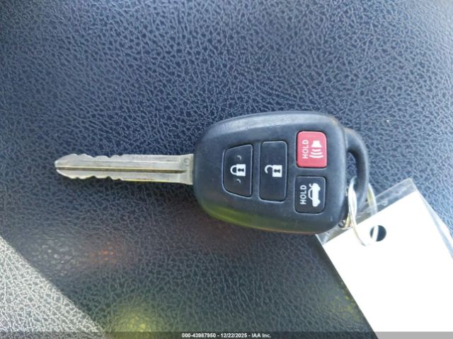 Toyota Camry Se Image 12