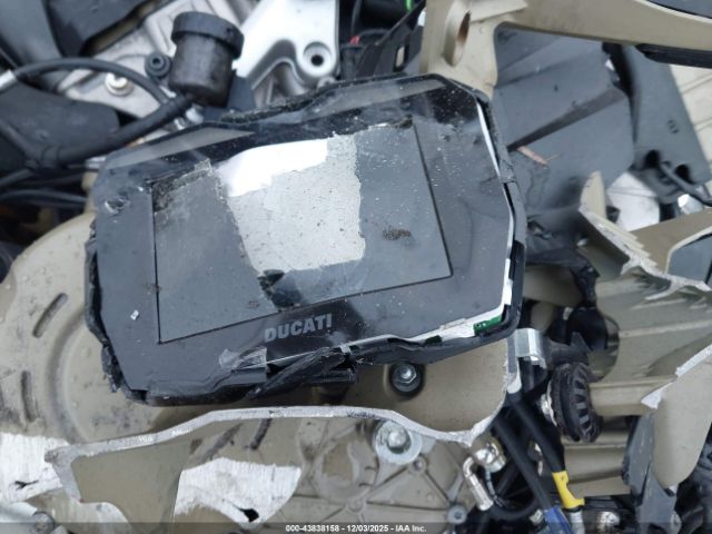 Ducati Panigale V4s Image 6