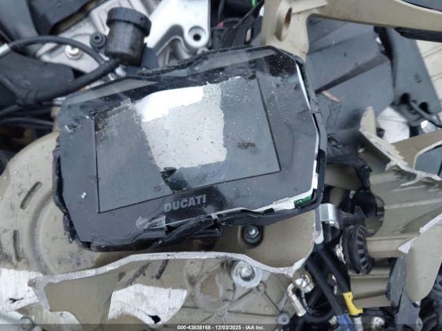 Ducati Panigale V4s Image 6