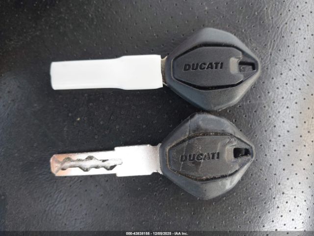 Ducati Panigale V4s Image 14