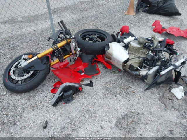 Ducati Panigale V4s Image 11