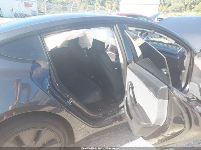 Tesla Model 3 Long Range Rear-wheel Drive Image 6