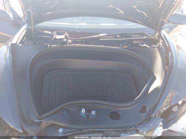 Tesla Model 3 Long Range Rear-wheel Drive Image 8