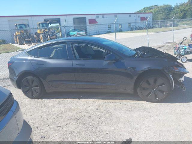 Tesla Model 3 Long Range Rear-wheel Drive Image 13